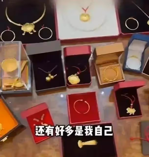 趙本山外孫百日宴，小眼睛圓肉臉像舅舅，趙本山基因很強大