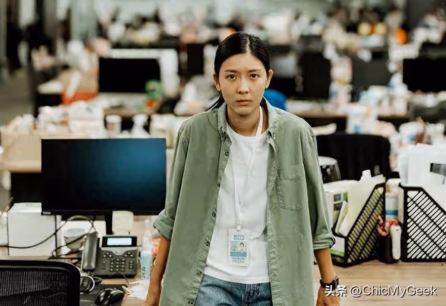 當年大家只看到她的胸，如今她是金像影后！