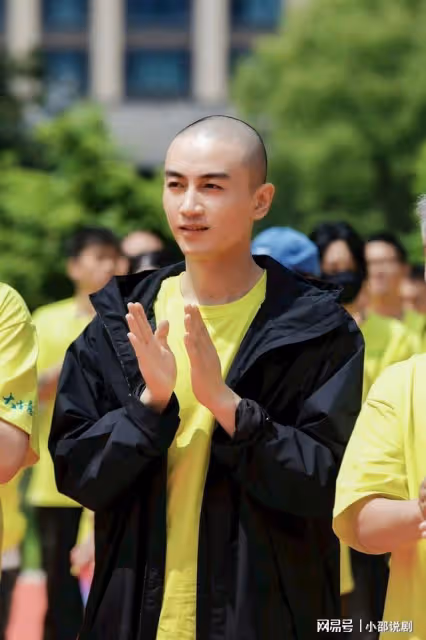 愛奇藝全網獨播，陳曉領銜主演，光頭造型殺瘋了！