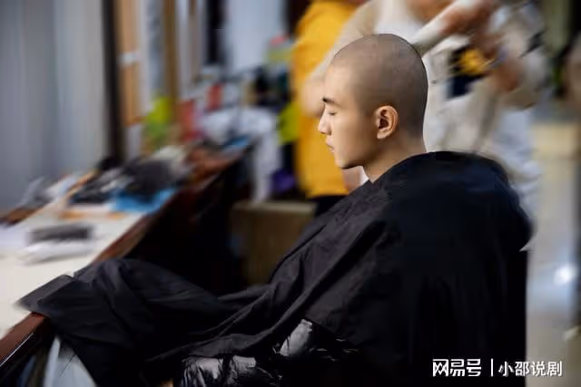 愛奇藝全網獨播，陳曉領銜主演，光頭造型殺瘋了！