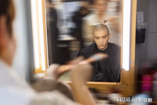 愛奇藝全網獨播，陳曉領銜主演，光頭造型殺瘋了！
