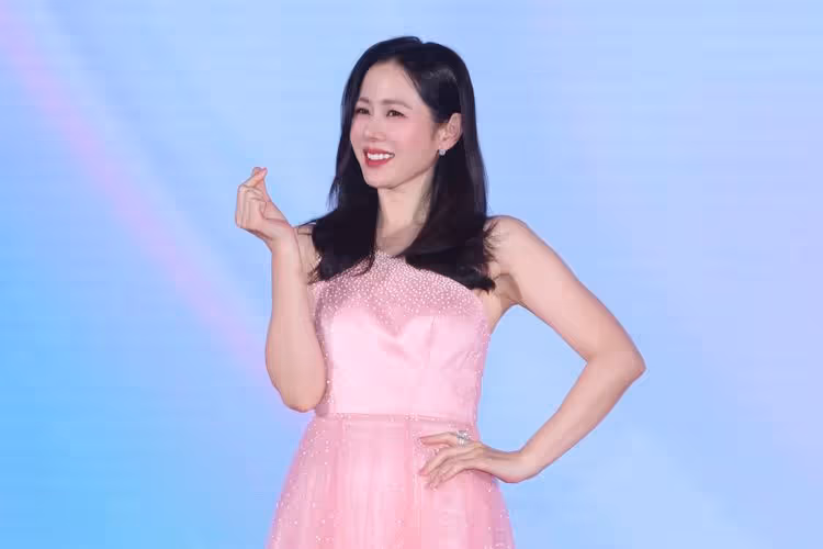 孫藝真空降台灣粉紅長紗飄仙氣！偷放閃玄彬提老公害羞嬌笑