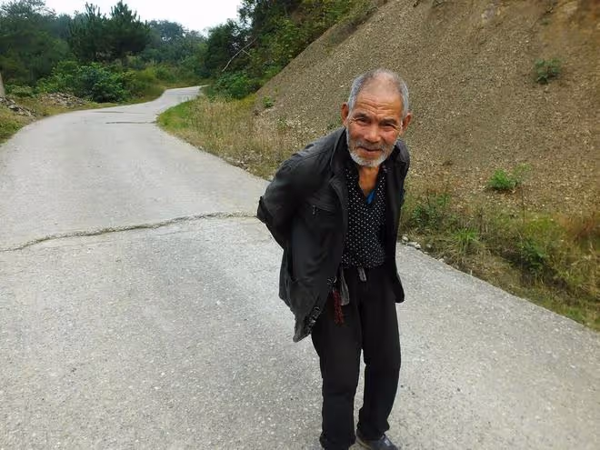 6旬老伯被老伴謾罵打壓40年，現在氣得要離婚，直言還不如單身漢