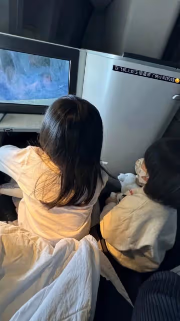 放任孩子打擾素人？網友給王祖藍帶了兩個小時娃！網友：父母在哪