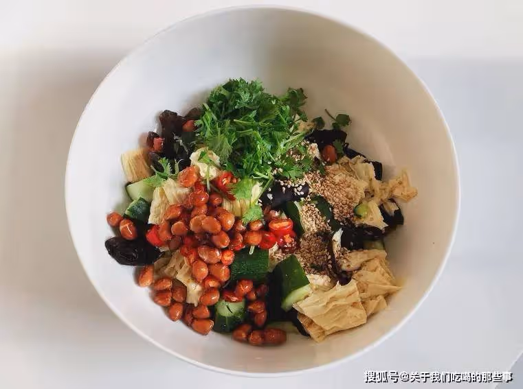 飯店泡腐竹的「3個妙招」,10分鐘完全泡發,柔軟不夾生,太實用了