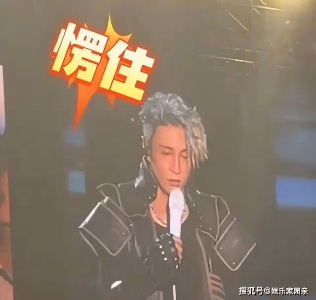 薛之謙演唱會上，女粉絲無情拋棄男伴，撕下了獨立女性的遮羞布