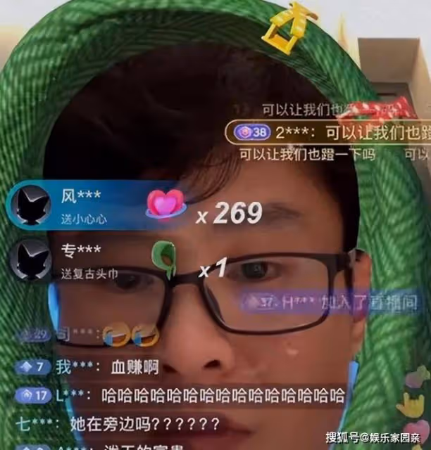 薛之謙演唱會上，女粉絲無情拋棄男伴，撕下了獨立女性的遮羞布