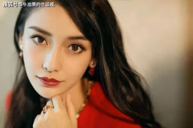 楊穎穿過季禮服、立好媽媽人設,生圖老10歲,已被邊緣化