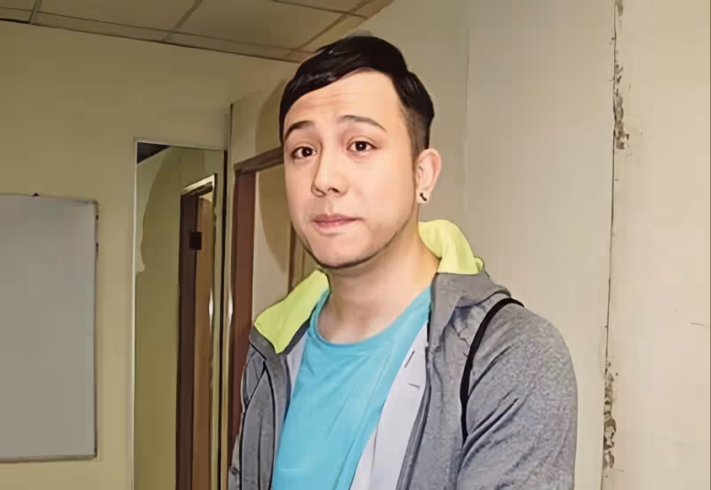 香港男星窮到沒錢交電費,家裡突然斷電,曬收款碼求網友幫助