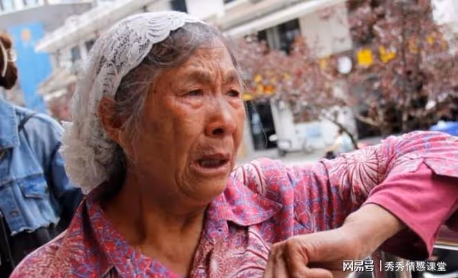 去給兒子送15萬拆遷款，因吃幾個車厘子被兒媳訓斥，我轉身回家
