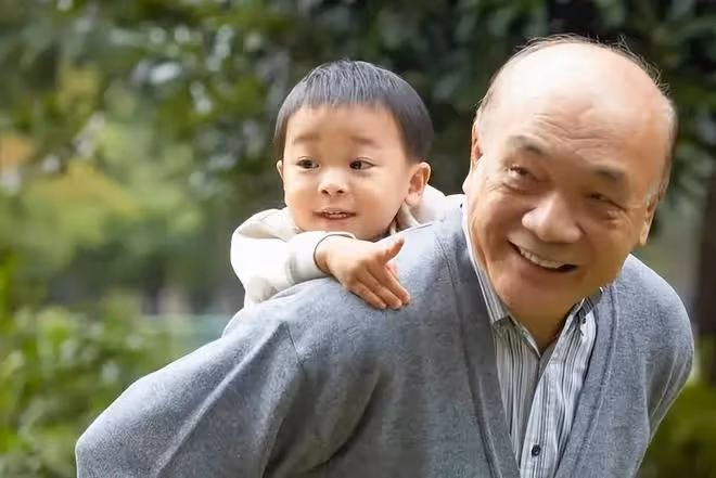 在兒子家住半個月,吃了一星期廉價菜,孫子:你走了就能吃牛排了