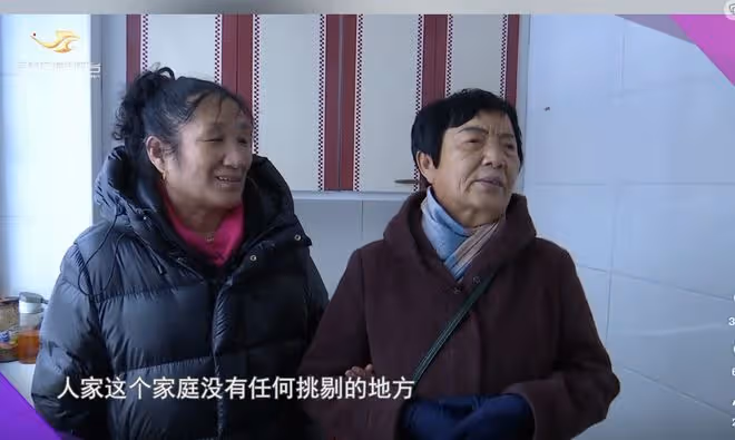 63歲退休大媽帶閨蜜相親,65歲農村大爺:拿不出手,還不如她閨蜜