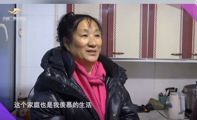 63歲退休大媽帶閨蜜相親,65歲農村大爺:拿不出手,還不如她閨蜜