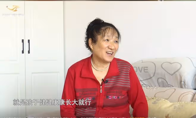 63歲退休大媽帶閨蜜相親，65歲農村大爺：拿不出手，還不如她閨蜜