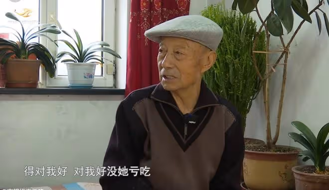84歲大爺相親嫌棄73歲大媽矮，大媽：我158，你多高？大爺：我166