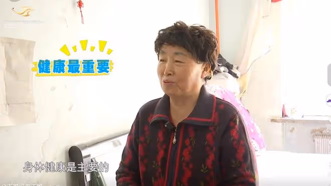 84歲大爺相親嫌棄73歲大媽矮，大媽：我158，你多高？大爺：我166