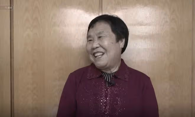 81歲城裡大媽相親74歲農村大爺,大爺剛想拒絕,大媽:以後我養你