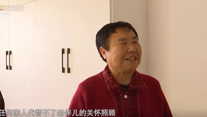 81歲城裡大媽相親74歲農村大爺,大爺剛想拒絕,大媽:以後我養你