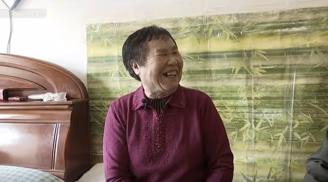 81歲城裡大媽相親74歲農村大爺，大爺剛想拒絕，大媽：以後我養你