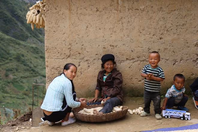 7旬大媽因偏心小兒子而得罪大兒子,現在重病纏身無人管,太可悲
