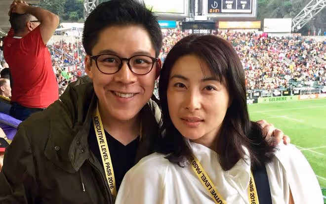 霍震霆現身優衣庫，節儉樸素引網友熱議：豪門也有平民心