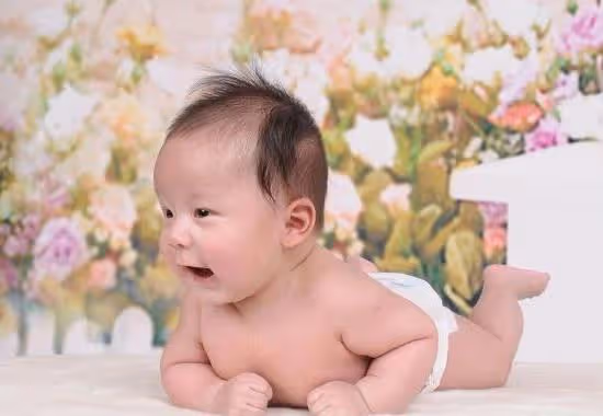 在100天內，最好不要碰寶寶這3個部位，「傷害」到寶寶就晚了