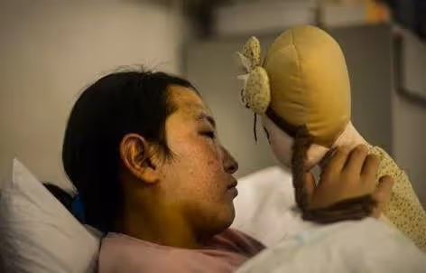 六歲女兒直說害怕洋娃娃，媽媽沒當回事，直到孩子說胡話發高燒