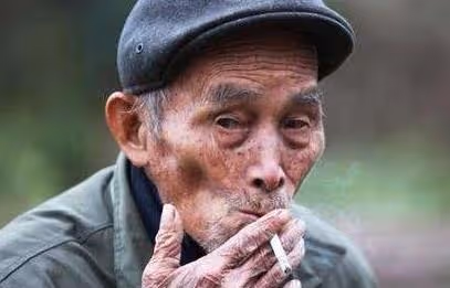 「肺部有癌，晚上發作」？睡前出現3種症狀，癌已經很近了