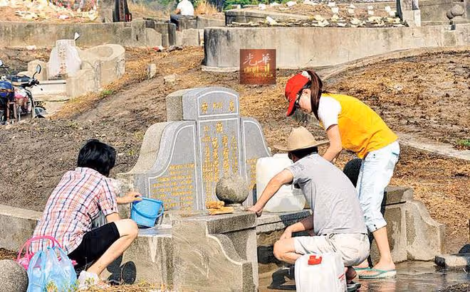 2024無春年,老話說「一月不上兩次墳,一人不上兩年墳」啥意思?