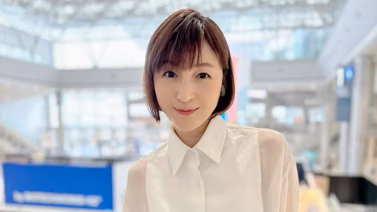 廣末涼子隔11個月公開露面　純白裹身笑甩不倫