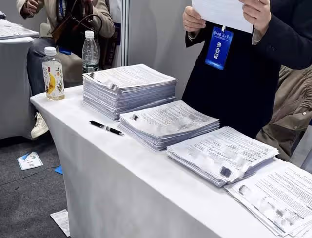 年前想辭職的年輕人,2024屆國企招聘會現場能讓你冷靜