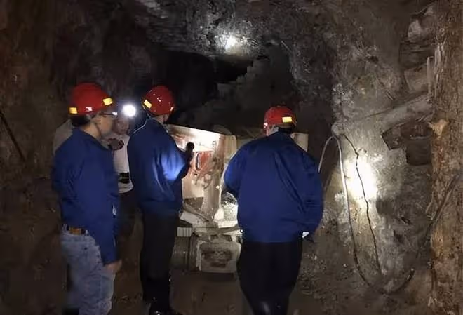 陝西男子挖到6噸重夜明珠,專家估價22億,為何卻成為公園路燈?