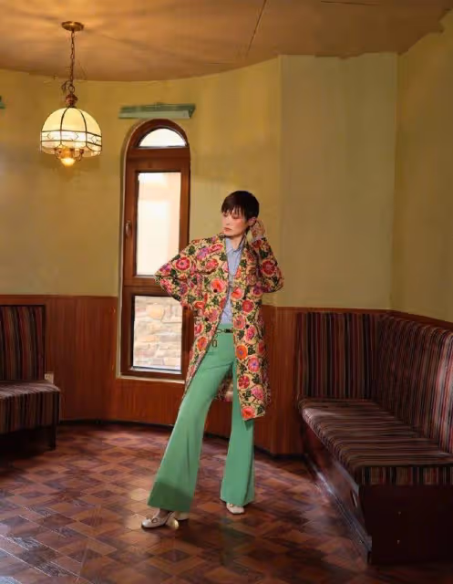 李宇春復古大片曝光,穿一身「紅配綠」,不俗反而高級又驚艷