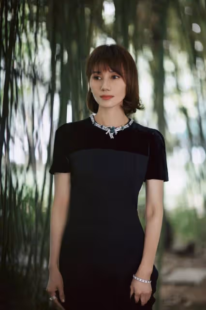 袁泉從不刻意秀身材，松垮長裙看似臃腫，意外慵懶舒適，太高級