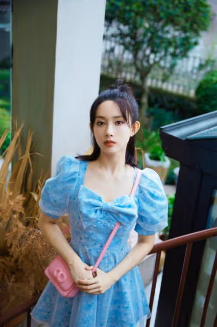 筷子腿已經不流行了!孟子義的「酒杯腿」才真好看,怎麼穿都氣質