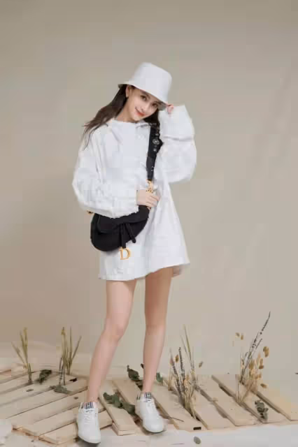 Baby新造型變清純女學生，穿民國裝扎雙馬尾好少女，哪像生過娃