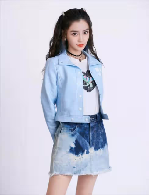 Baby新造型變清純女學生,穿民國裝扎雙馬尾好少女,哪像生過娃