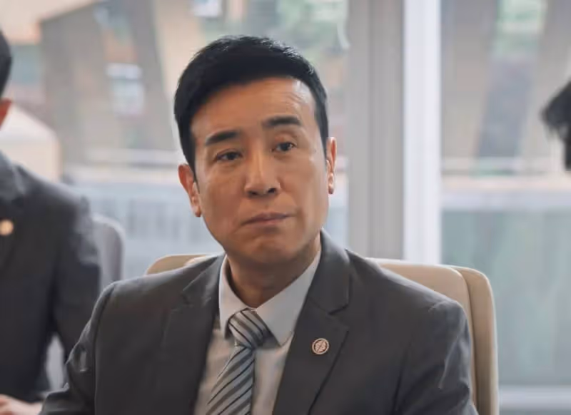 《城中之城》:直到送蘇見仁手錶,周琳才發現,趙輝留著自己的算計