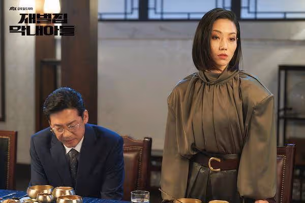 盤點《淚之女王》12彩蛋!致敬N部夯劇超狂 沙發抱「5分鐘」藏深意