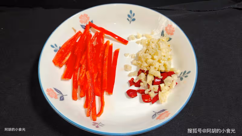 豆腐和它絕配,花小錢吃美味!大火炒一炒,吃出脆嫩、吃出好食慾,神級下飯菜