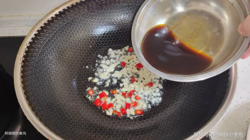 豆腐和它絕配,花小錢吃美味!大火炒一炒,吃出脆嫩、吃出好食慾,神級下飯菜