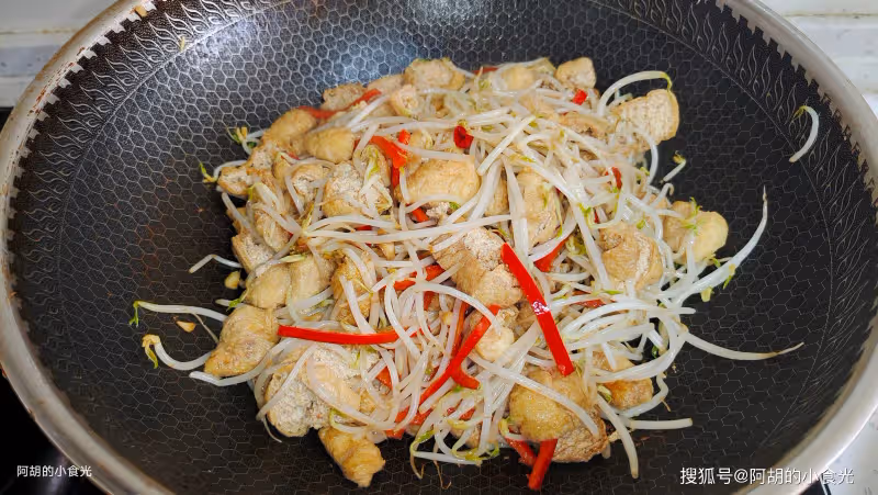 豆腐和它絕配,花小錢吃美味!大火炒一炒,吃出脆嫩、吃出好食慾,神級下飯菜