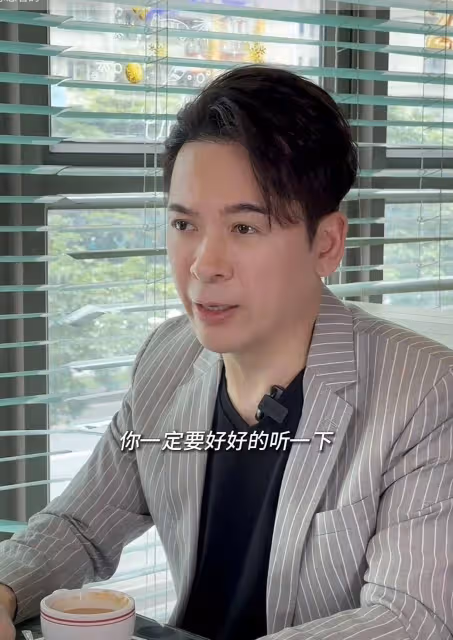 TVB前知名男星曬近況！59歲像吃了防腐劑，曾因一腳踏兩船陷低谷