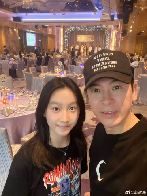 TVB前知名男星曬近況！59歲像吃了防腐劑，曾因一腳踏兩船陷低谷