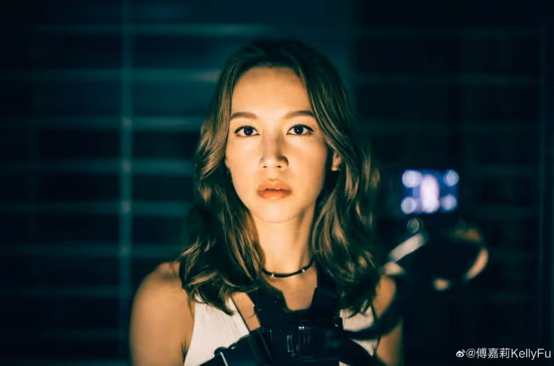 倒霉！TVB性感女星傅嘉莉自曝地鐵站踩糞便，憑台慶劇出圈獲肯定