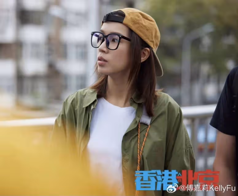 倒霉！TVB性感女星傅嘉莉自曝地鐵站踩糞便，憑台慶劇出圈獲肯定