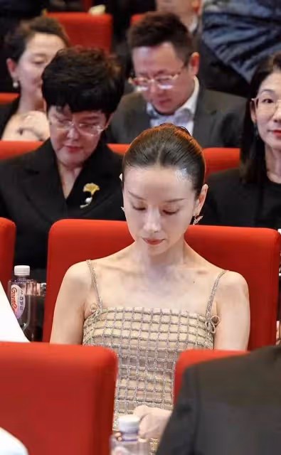 上海之夜：世態炎涼盡顯，董潔處境浮沉