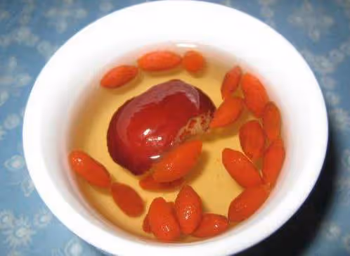 枸杞是直接嚼著吃,還是泡水喝好?營養師終於給出答案了