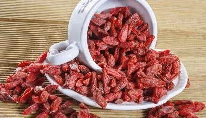 枸杞是直接嚼著吃,還是泡水喝好?營養師終於給出答案了