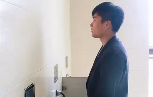 排尿時發現尿液太黃、味道還大?或是身體在提醒你要注意幾件事了